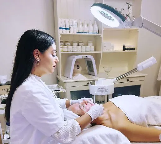 Skin analysis at LYS Beauty Institute Etterbeek Brussels